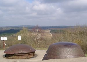 Blick über den Panzerturm des Forts Douaumont nach Norden
