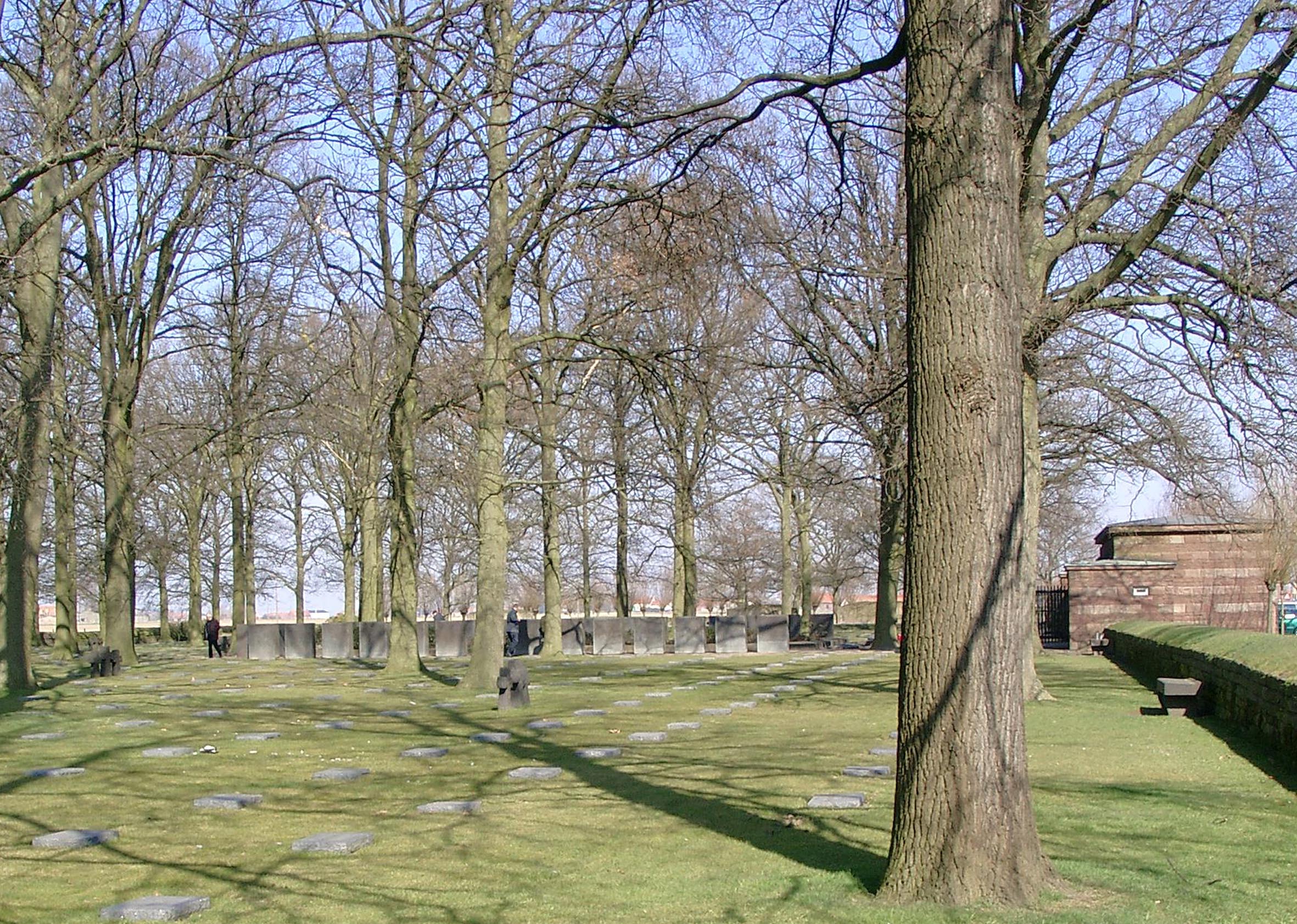 Gräberfeld des deutschen Soldatenfriedhofs Langemark