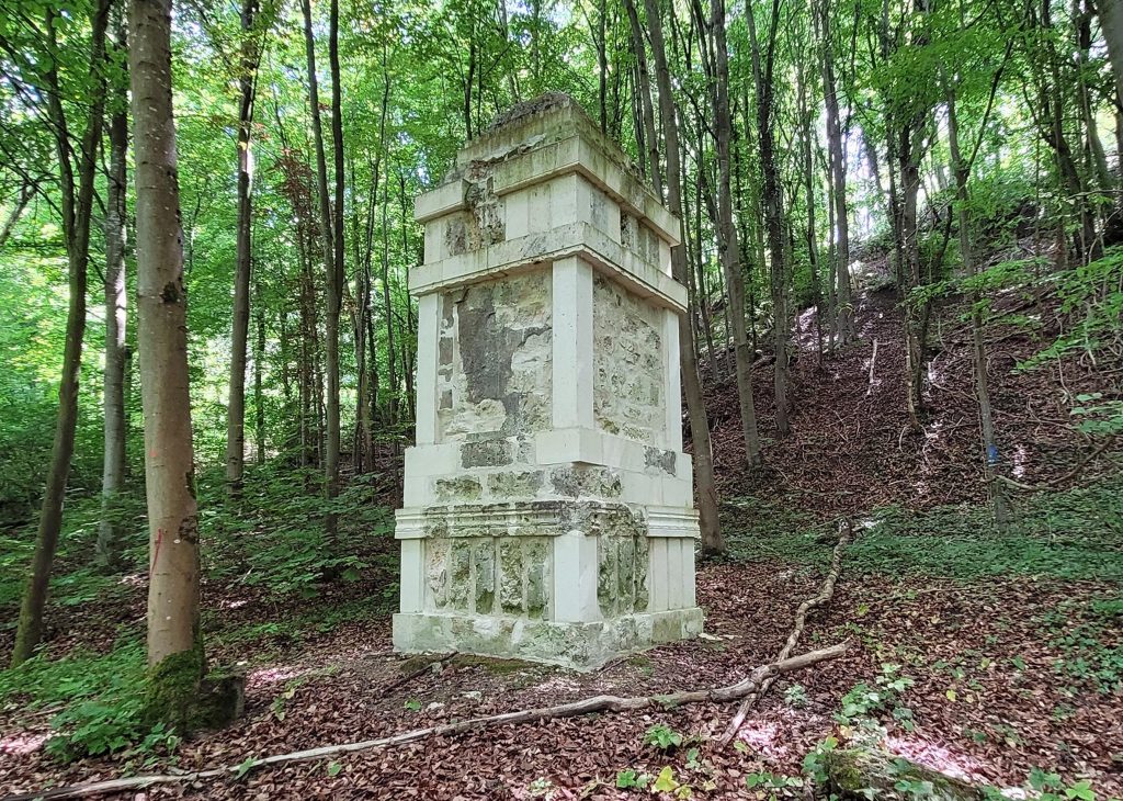 Restauriertes Denkmals des Infanterie-Regiments 159